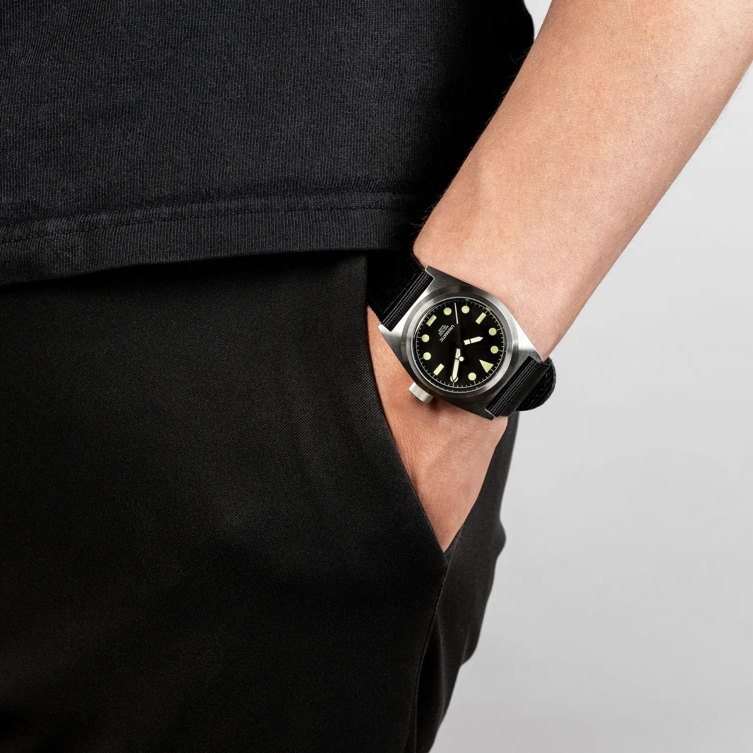 Unimatic Modello Due UC2 horloge zwart 300m